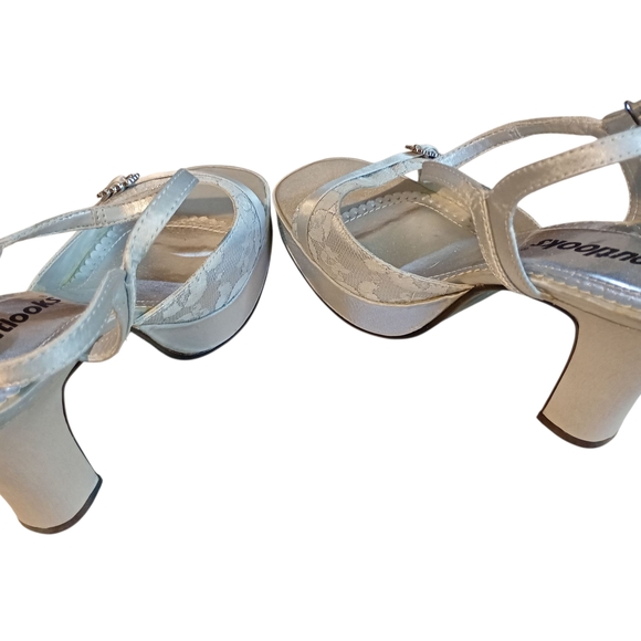 Elegant White High Heel Sandals - Picture 3 of 5